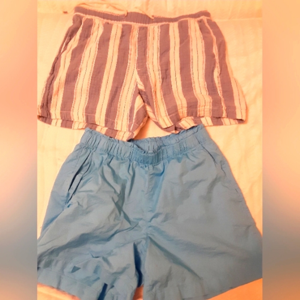 2 pull on shorts